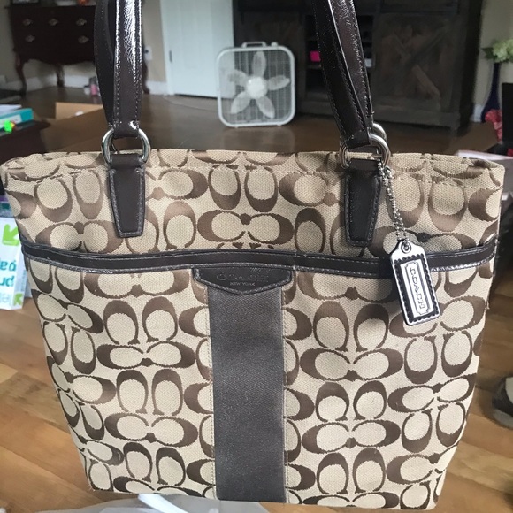 Coach Handbags - Coach purse $75. Light brown/brown leather pattern